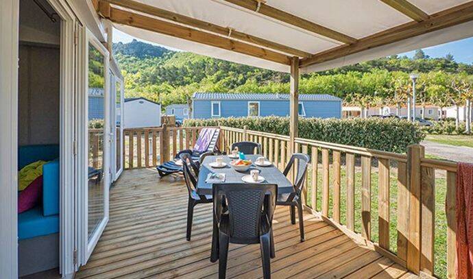 Mobil-home | Ultimate | 2 Ch. | 4 pers. | Terrasse surélevée avec Jacuzzi | A/C | TV 2