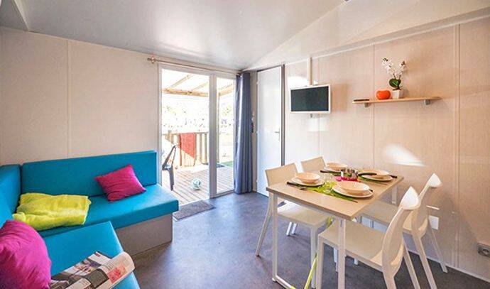 Mobil-home | Ultimate | 2 Ch. | 4 pers. | Terrasse surélevée avec Jacuzzi | A/C | TV 3
