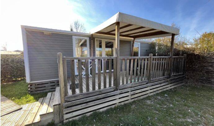 Mobil-home | Ultimate | 2 Ch. | 4 pers. | Terrasse surélevée avec Jacuzzi | A/C | TV 1