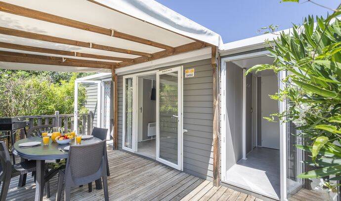 Mobil-home | Ultimate | 2 Ch. | 4 pers. | Terrasse surélevée avec Jacuzzi | A/C | TV 1
