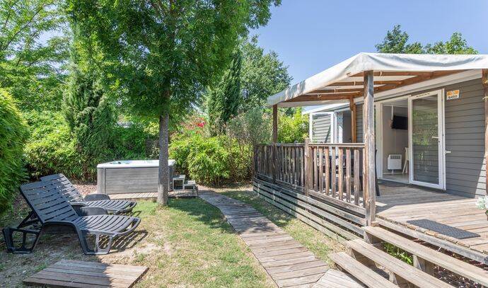 Mobil-home | Ultimate | 2 Ch. | 4 pers. | Terrasse surélevée avec Jacuzzi | A/C | TV 0