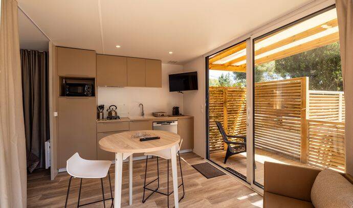 Mobil-home | Ultimate | 3 Ch. | 6/8 pers. | Terrasse surélevée | A/C | TV 2