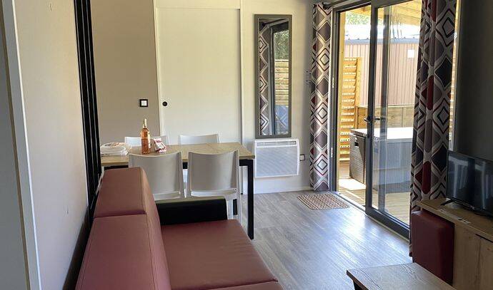 Mobil-home | Ultimate | 4 Ch. | 8 pers. | Terrasse surélevée | A/C | TV 2