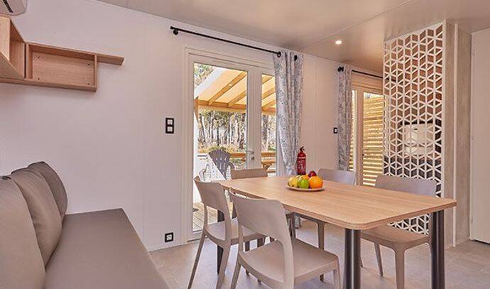 Mobil-home | Premium Exclusive | 6 pers. | Terrasse surélevée avec Jacuzzi | A/C | TV 1
