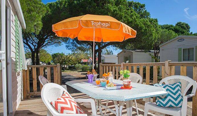 Mobil-home | Classic | 3 Ch. | 6/8 pers. | Terrasse surélevée non couverte | A/C 3