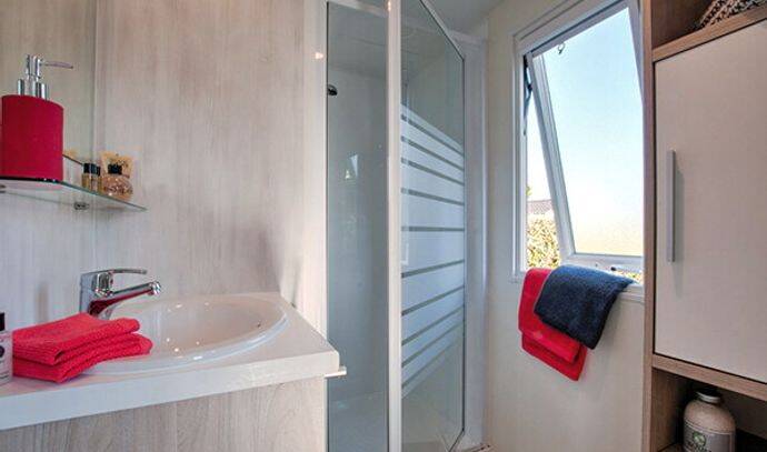 Mobil-home | Comfort | 2 Ch. | 4 pers. | Terrasse surélevée non couverte | TV 5