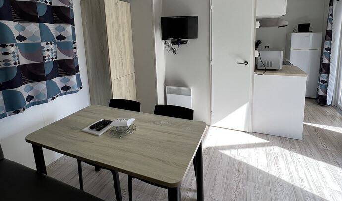 Mobil-home | Comfort | 3 Ch. | 6 pers. | Terrasse surélevée | TV 9