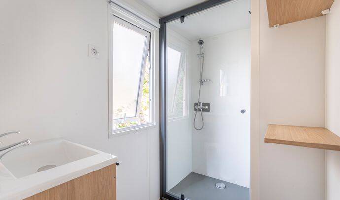 Mobil-home | Premium | 3 Ch. | 6 pers. | Terrasse couverte | A/C | TV 13