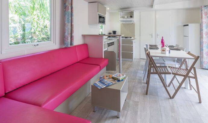 Mobil-home | Premium | 4 Ch. | 8 pers. | Terrasse surélevée | TV 3