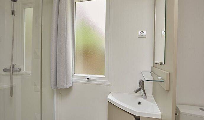 Mobil-home | Premium Exclusive | 3 Ch. | 6 pers. | Terrasse Lounge avec Jacuzzi | A/C | TV 5