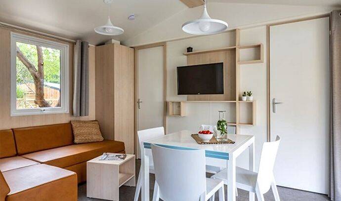 Mobil-home | Ultimate | 2 Ch. | 4 pers. | Terrasse surélevée avec douche tropicale | A/C | TV 4