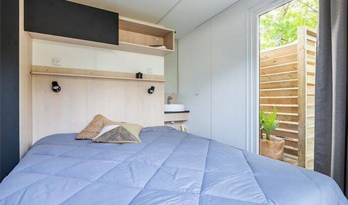 Mobil-home | Ultimate | 2 Ch. | 4 pers. | Terrasse surélevée avec douche tropicale | A/C | TV 5
