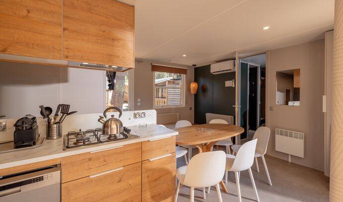 Mobil-home | Ultimate | 3 Ch. | 6 pers. | Terrasse surélevée avec Jacuzzi | A/C 2