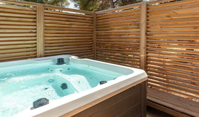 Mobil-home | Ultimate | 3 Ch. | 6 pers. | Terrasse surélevée avec Jacuzzi | A/C 1