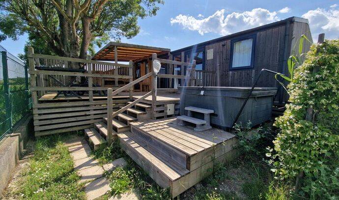 Mobil-home | Ultimate | 3 Ch. | 6 pers. | Terrasse surélevée avec Jacuzzi | A/C 0