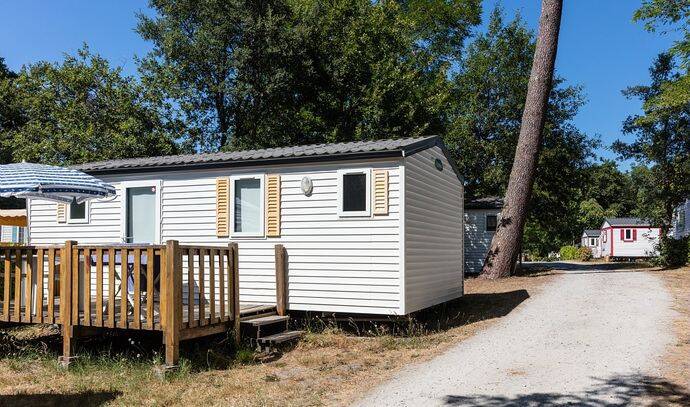 Mobil-home | Classic | 3 Ch. | 6 pers. | Terrasse surélevée | A/C | TV 1