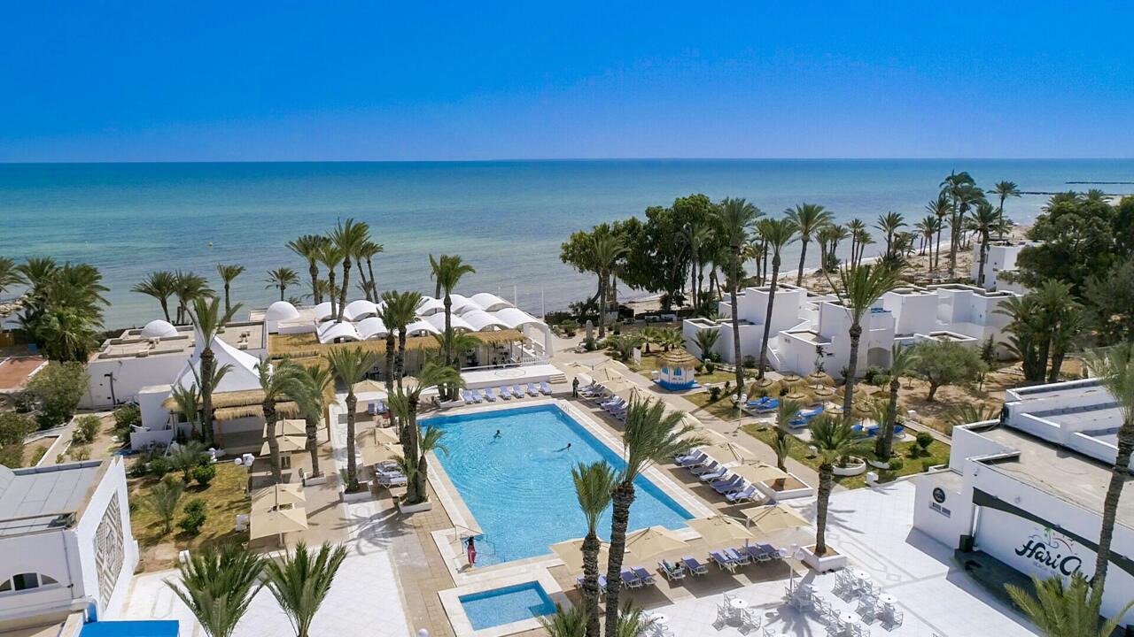Mon French Club Hari Club Beach Resort 4*