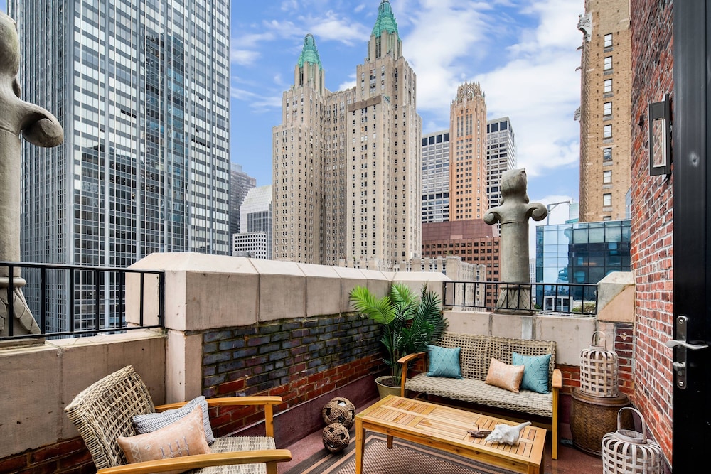 The Lexington Hôtel Autograph Collection 4*