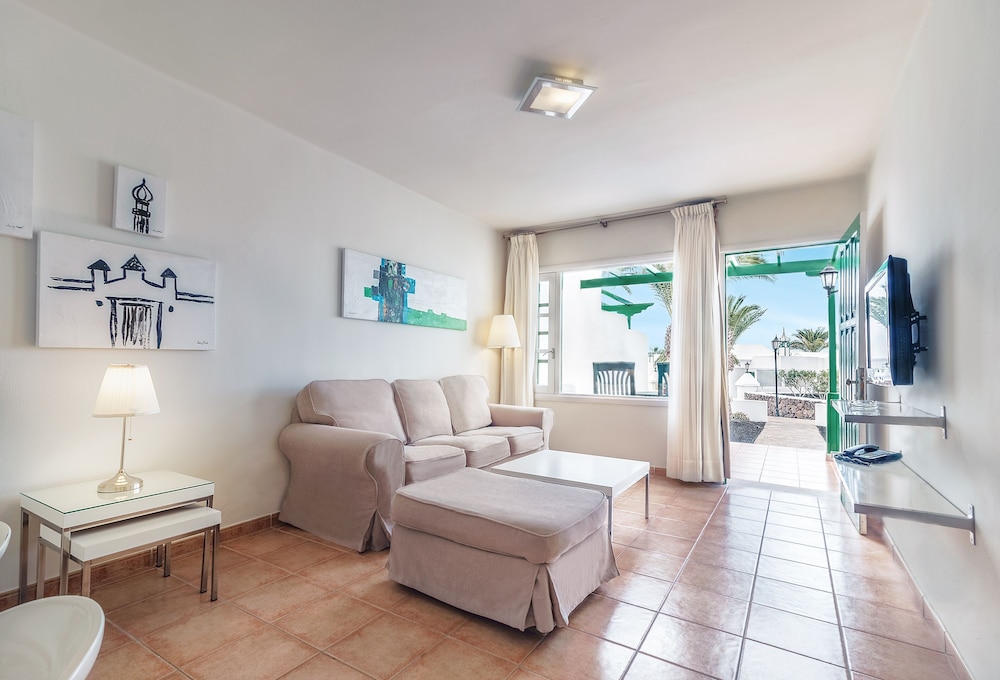 Apartamentos LIVVO Las Gaviotas 3*