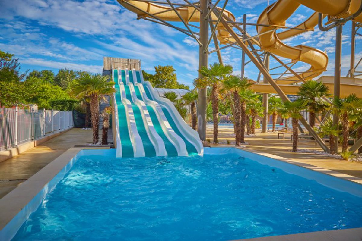 Camping La Pinède 5*