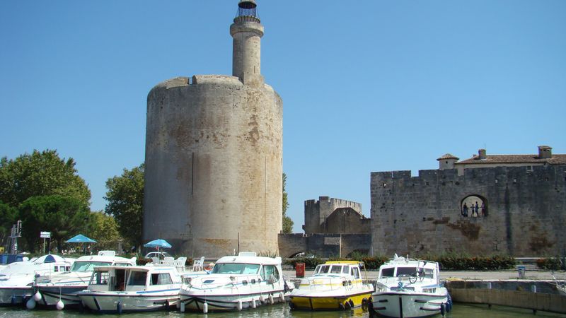 Croisière Santons et Traditions de Noël au Fil des Canaux de Provence sur les Pas des Forteresses et Villages Authentiques