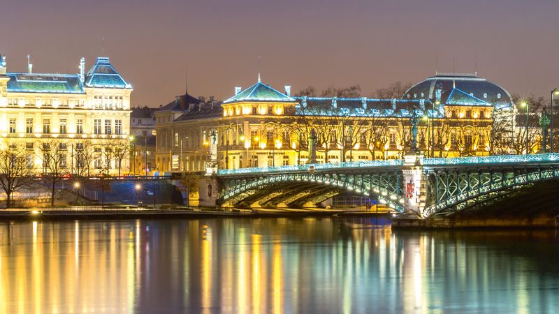 Croisière Gourmande et Culturelle au Fil de la Saône et du Rhône, l'Art de Vivre à la Française