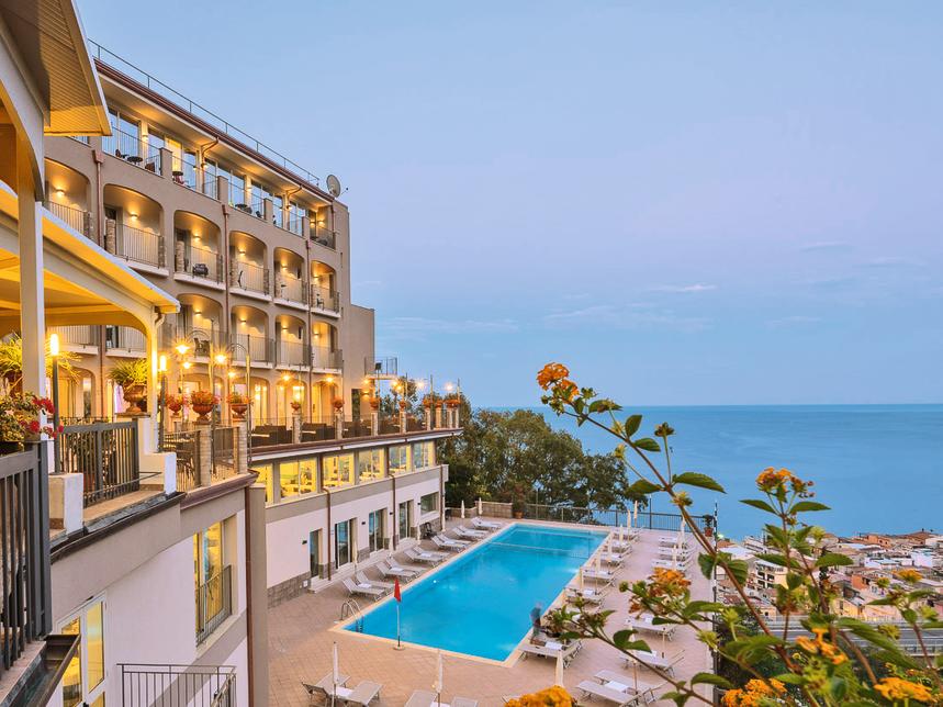 Hôtel Antares 4*