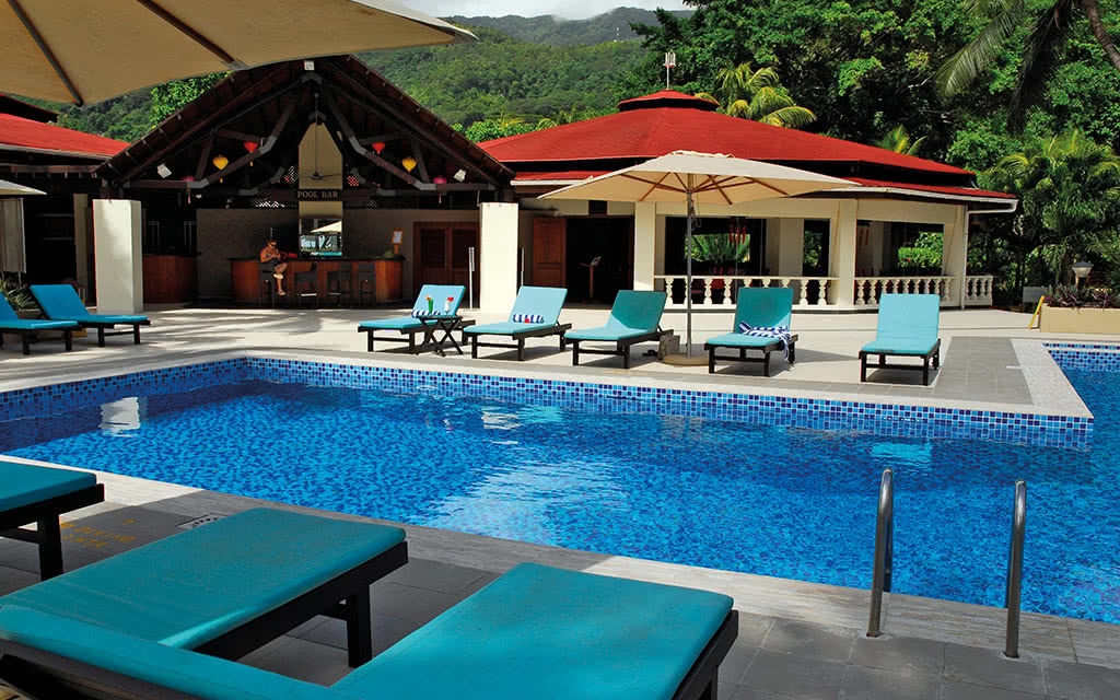COMBINÉ 2 ILES : MAHÉ + PRASLIN Berjaya Beau Vallon Bay + The Britannia ...