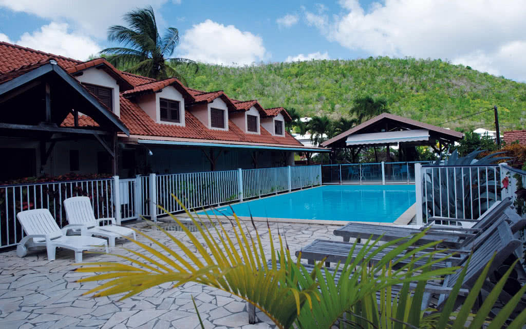 Hôtel L'Anse Bleue 2* - Location de voiture incluse
