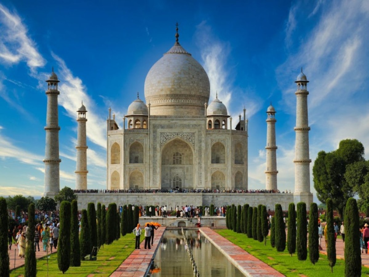 Agra – Varanasi (Train Vande Bharat Express) 0
