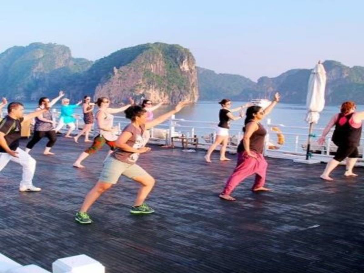 Halong– Hanoi – Hue (Env. 150 Km) 0