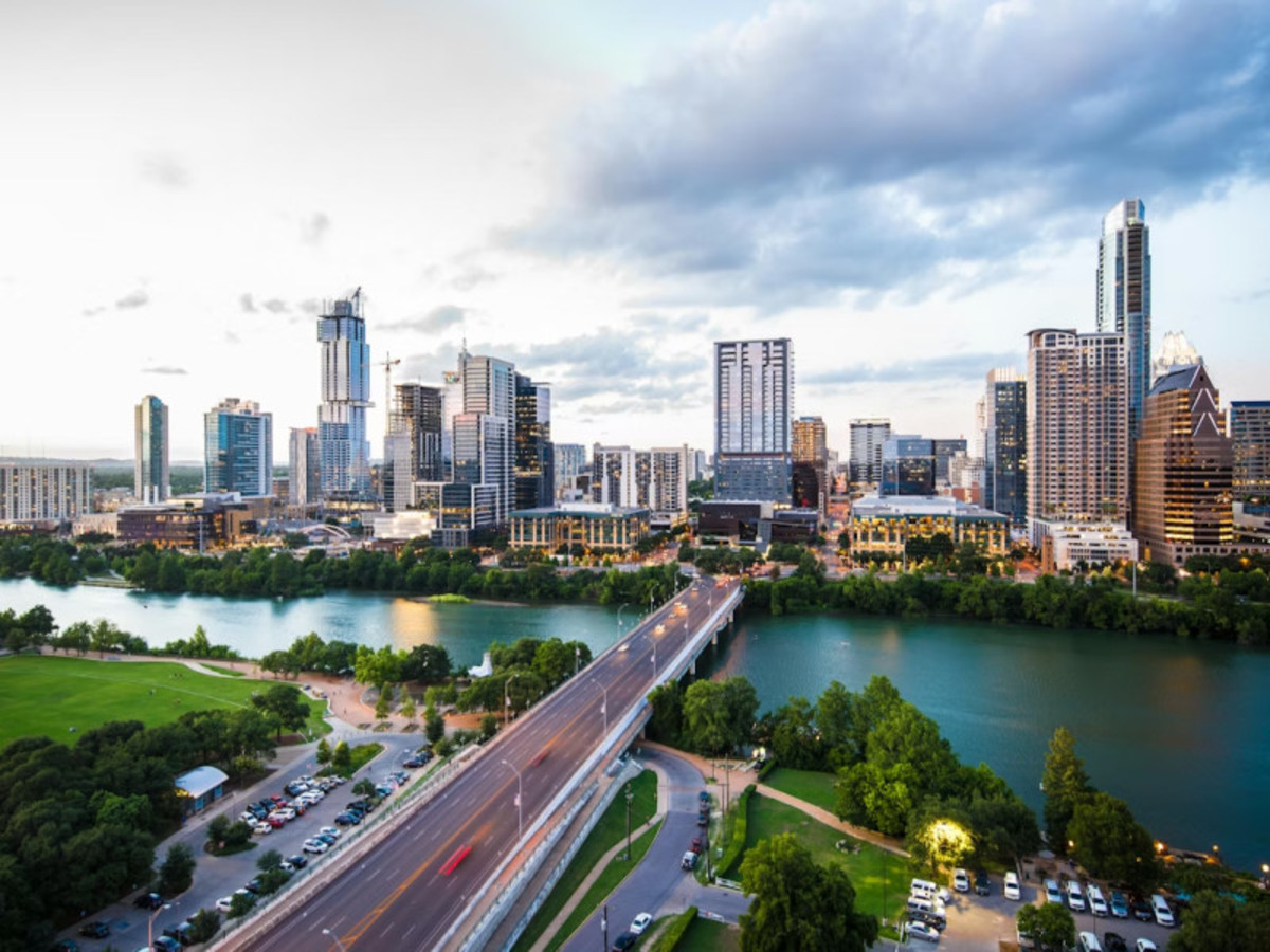 San Antonio > Houston (350 Km – 3h30) 0