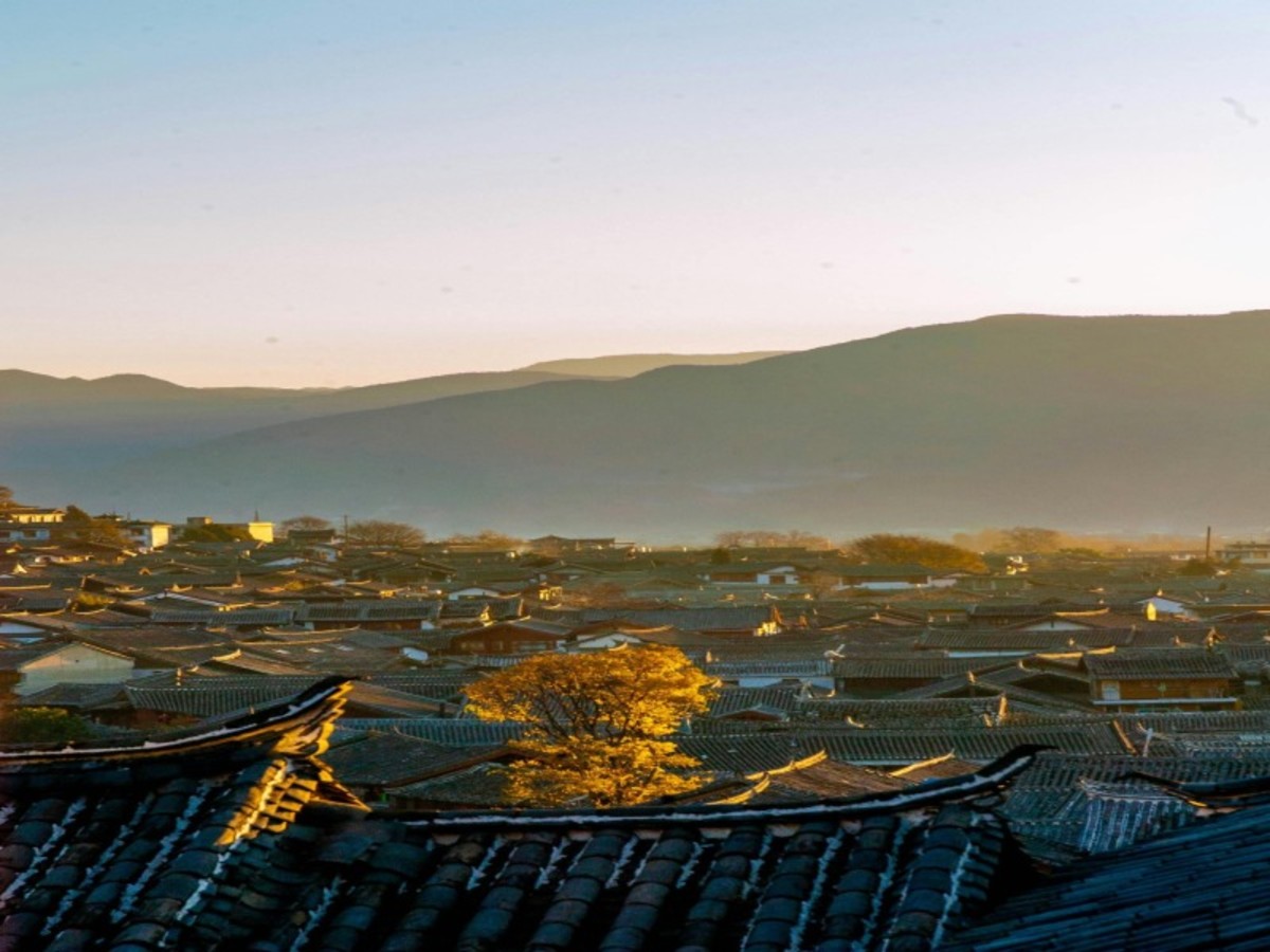 Zhongdian (Shangri La) Lijiang (Env. 114 Km) 0