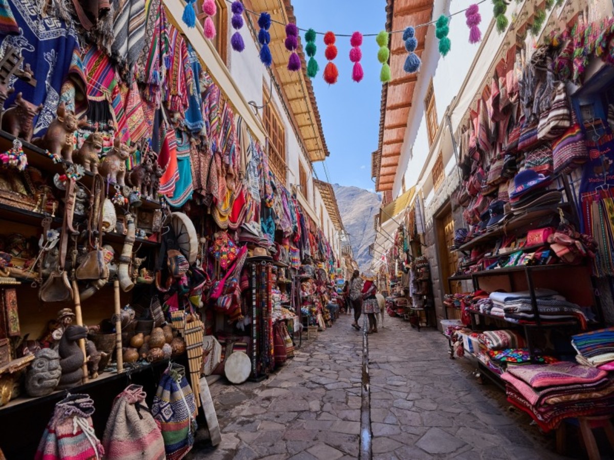 Vendredi / Cusco / Awanacancha / Marche De Pisac / Aguas Calientes (80 Km Environ 2h) 0