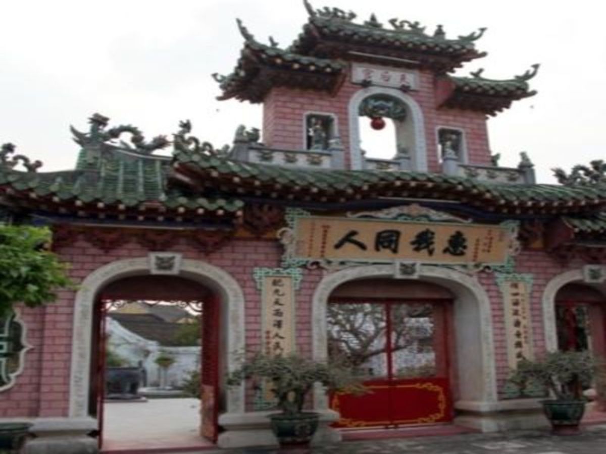 Hue > Hoi An (Env. 140 Km) 0