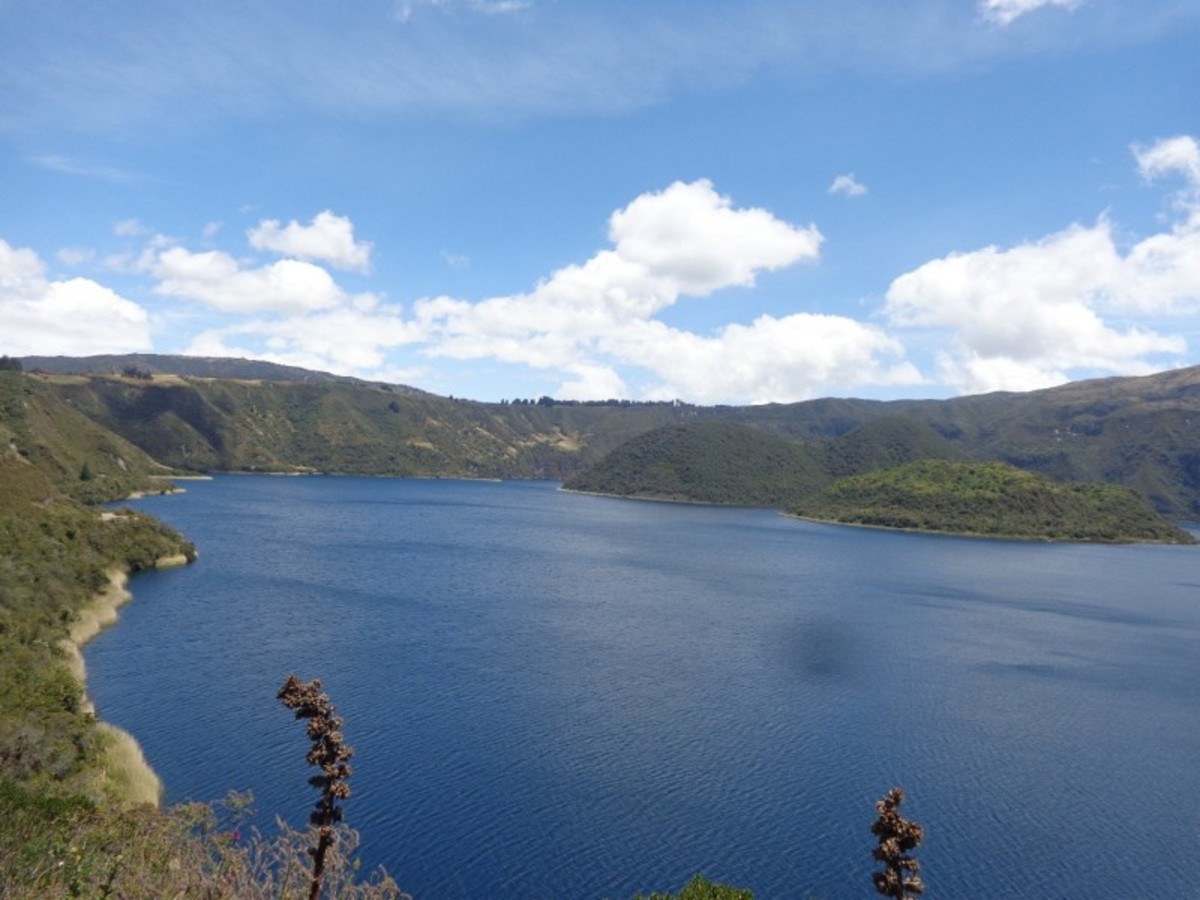 Quito Journée Libre Ou Activités Optionnelles à Quito Ou Région Des Lacs / Otavalo 0