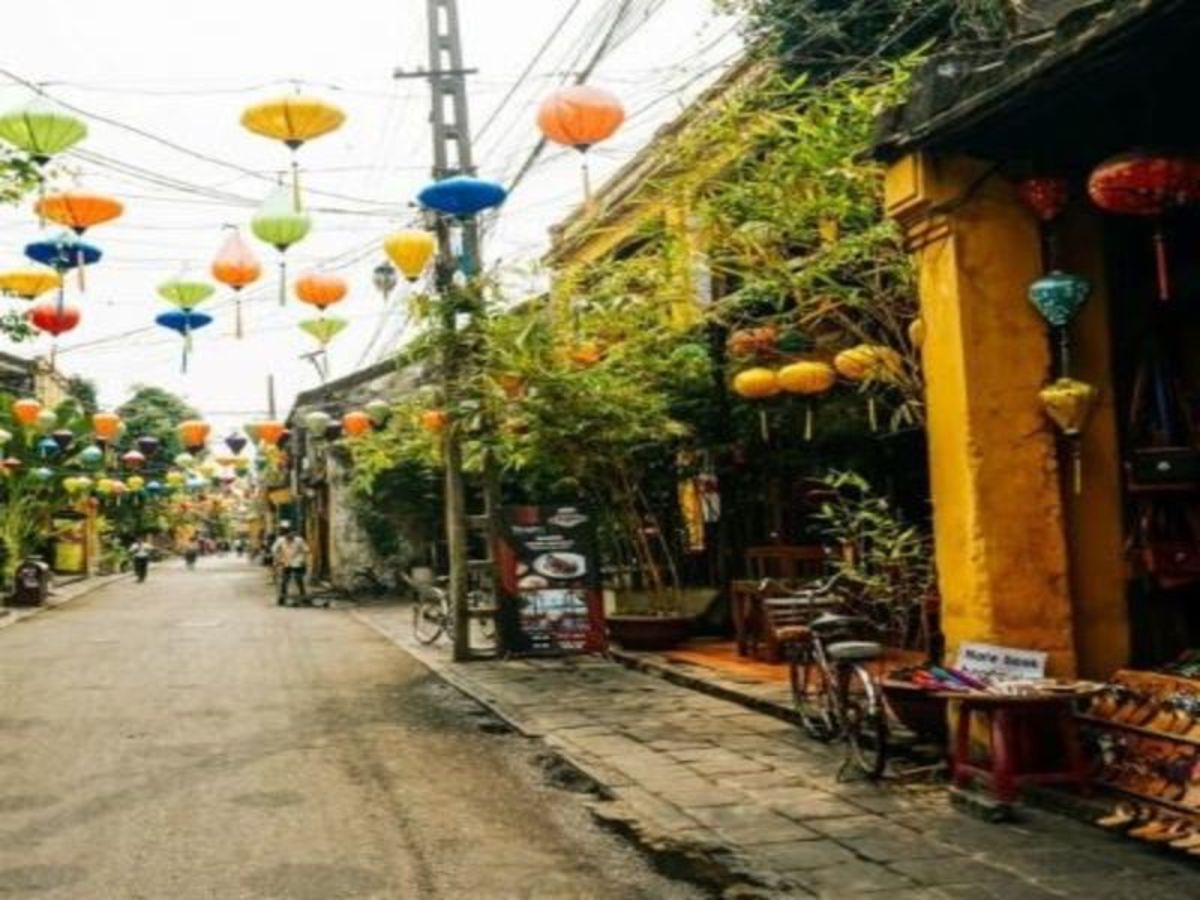 Hue > Hoi An (Env. 130 Km) 0
