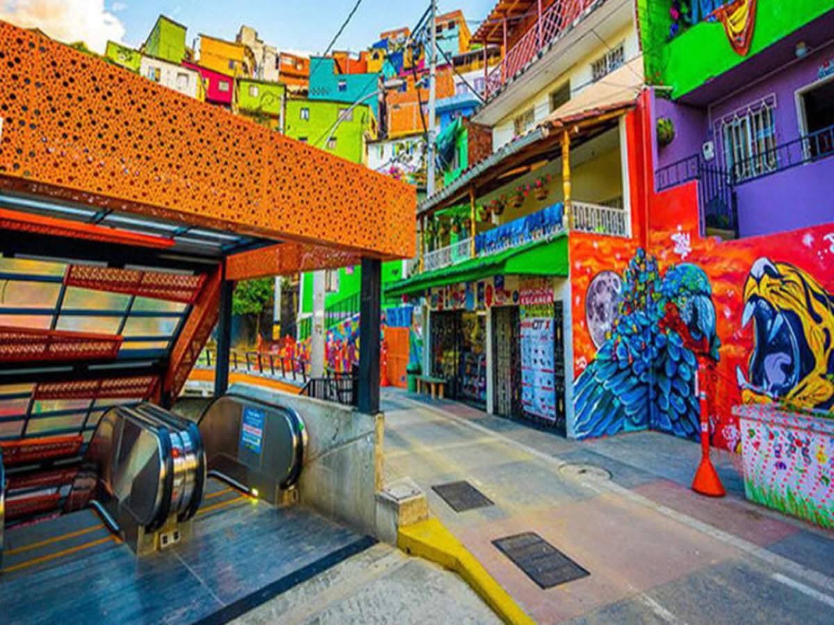 Pereira / Medellin : Visite De La Comuna13 0