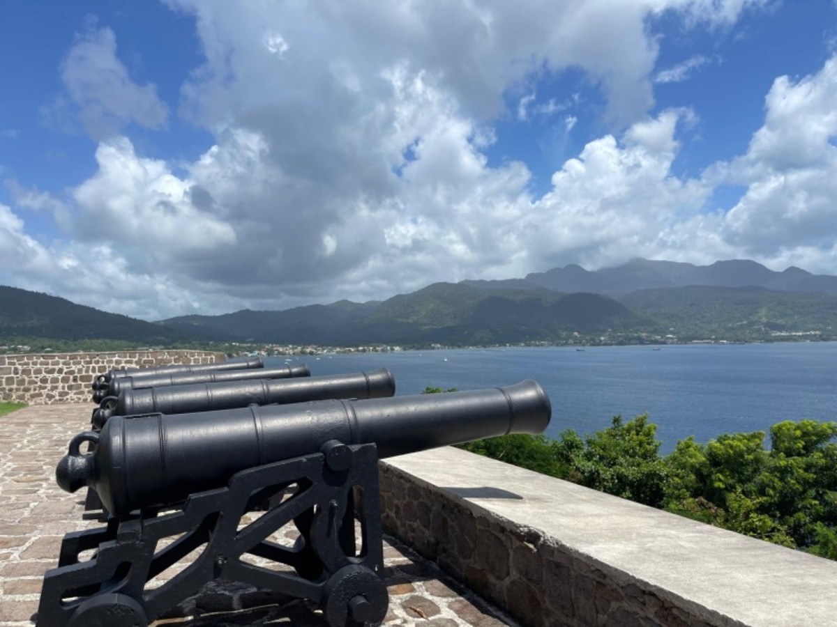 Guadeloupe → Dominique 0