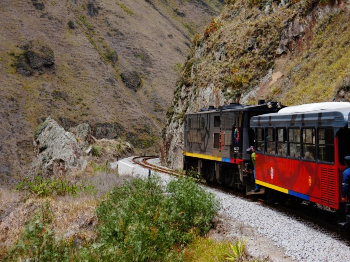Guamote > Alausi > Ingapirca > Cuenca (Env. 320 Km / 6 H) – Altitude Max : 3180 M 0