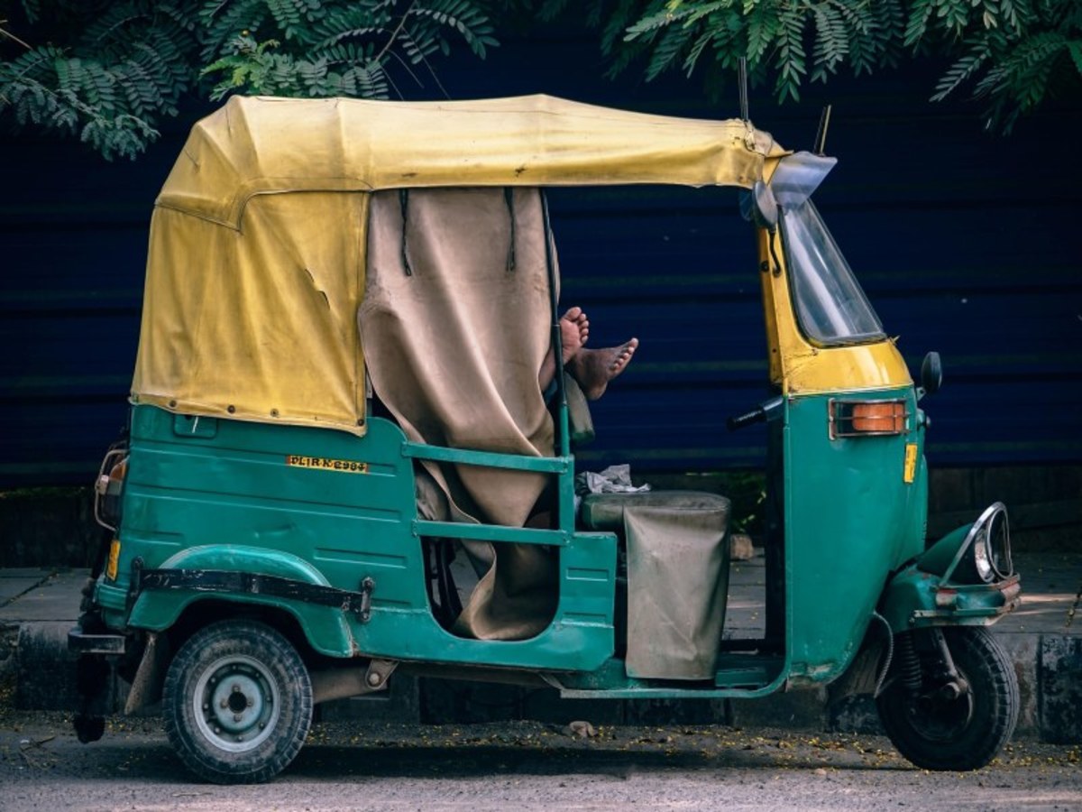 Agra / Delhi — Env. 200 Km (Env. 5 H) R 0
