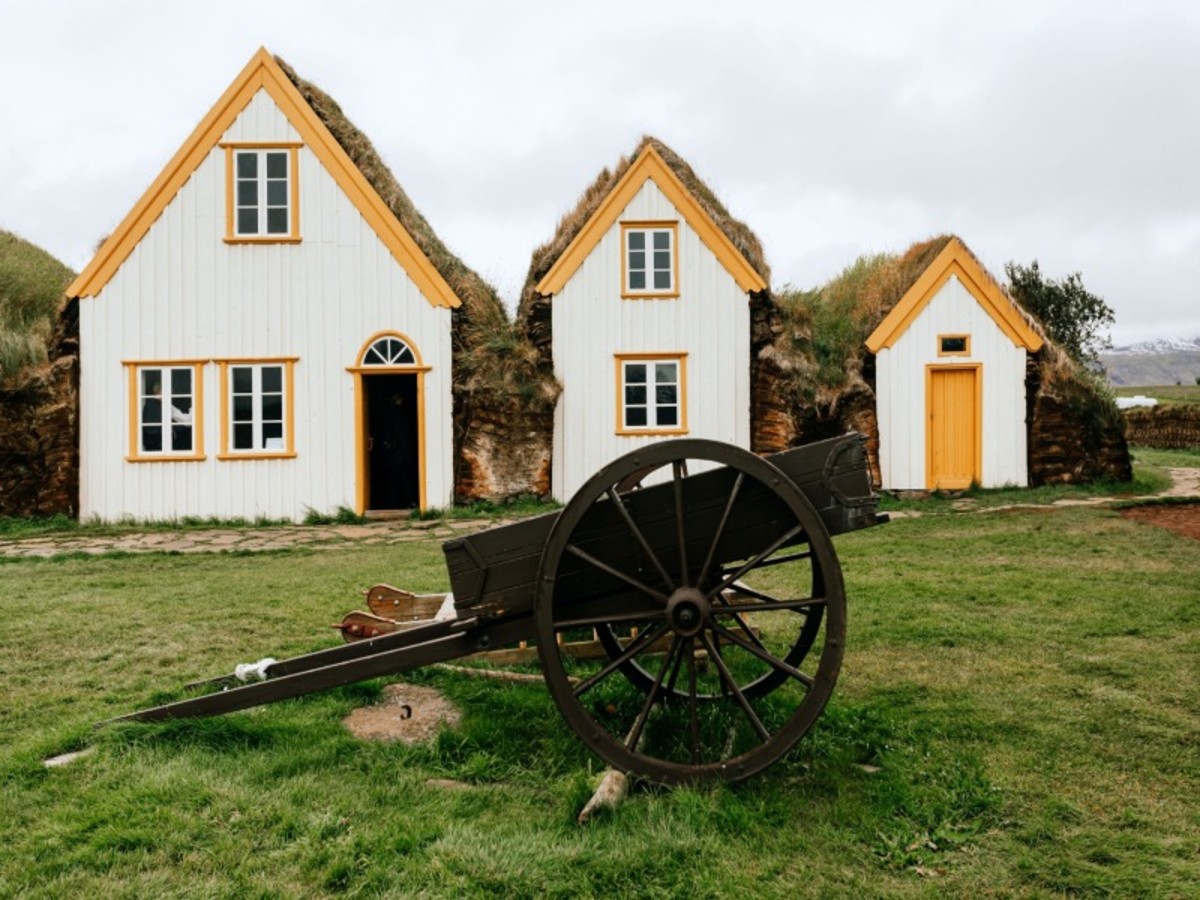 Husavik – Akureyri – Hauganes – Glaumbær – Laugarbakki 0