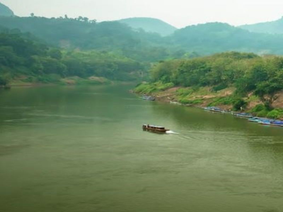 Nong Khiaw > Muang Ngoi > Nong Khiaw (Env. 1 H45 De Bateau) 0