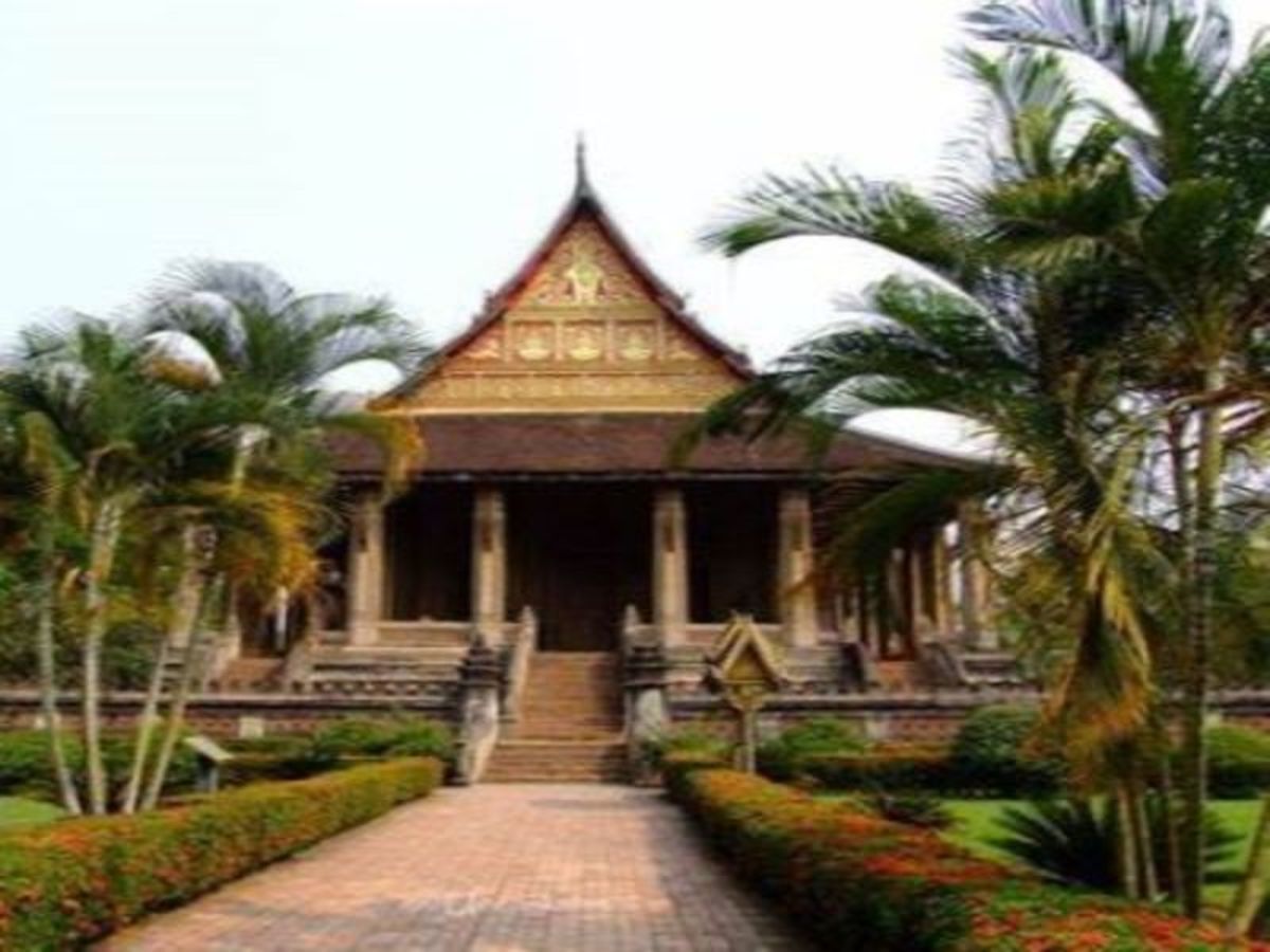 Vang Vieng > Vientiane (Env. 95 Km) 0