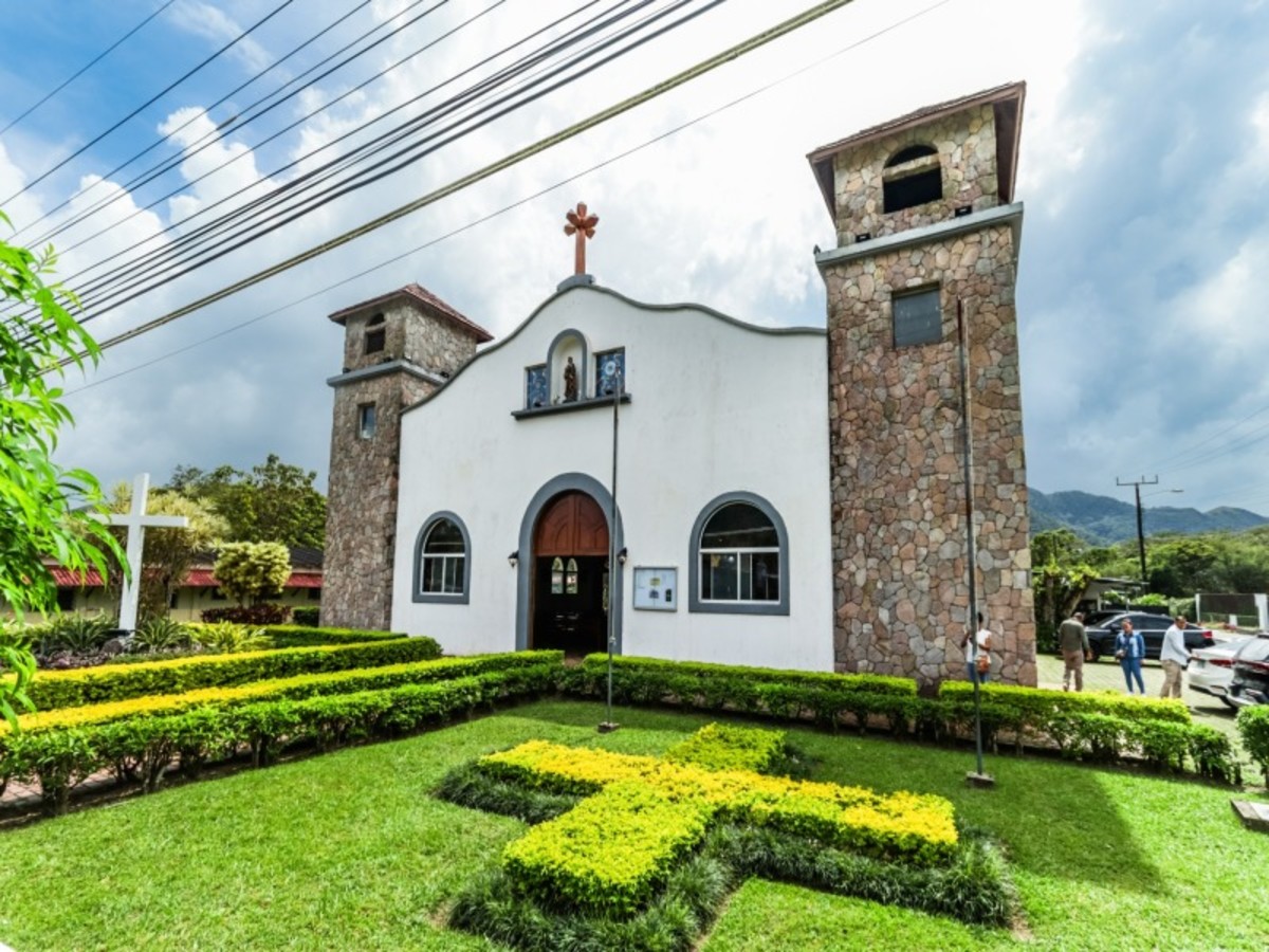 Dimanche / El Valle De Anton 0