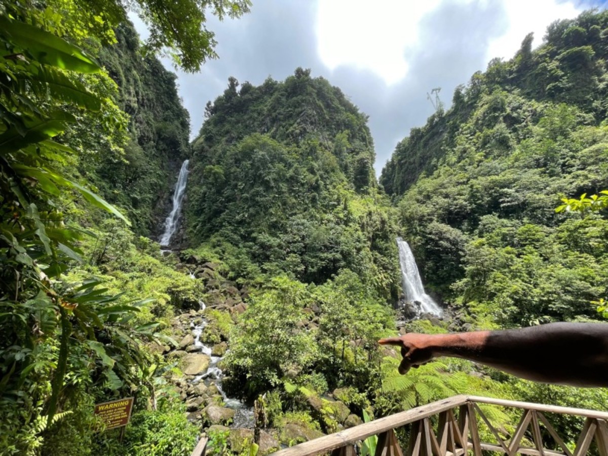Dominique → Guadeloupe 0
