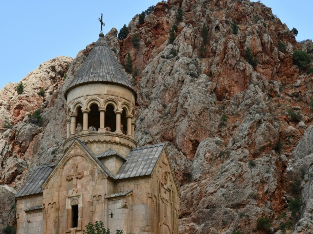 Erevan Htl – Monastère De Khor Virap – Village D'areni – Monastère De Noravank – Nuitée à Goris (Pension Complète) 0