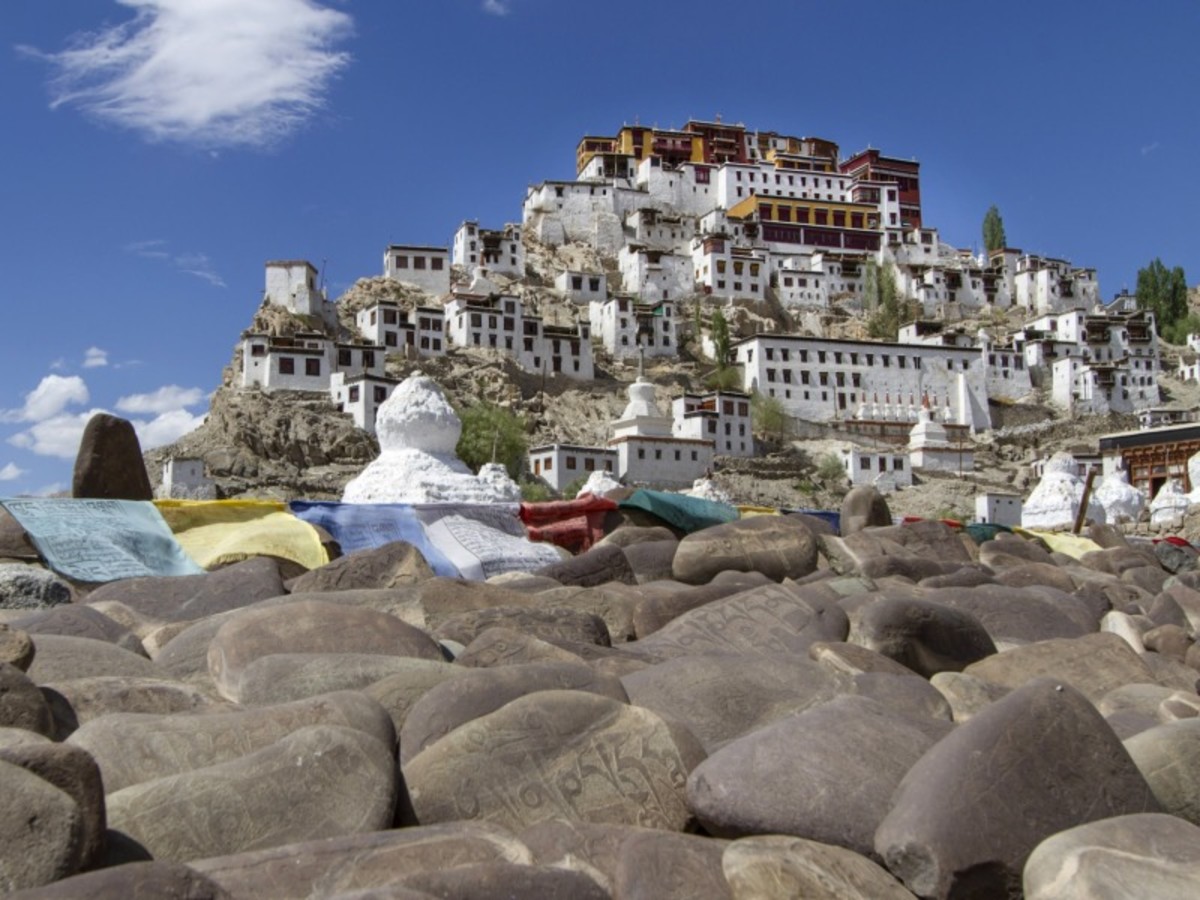 Leh > Thiksey > Stok > Gia (Env. 75 Km) 0