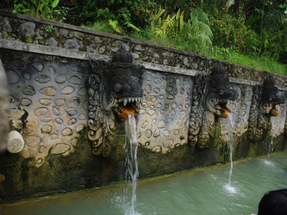 Seminyak > Pupuan > Banjar > Pemuteran (Env. 191 Km) 0