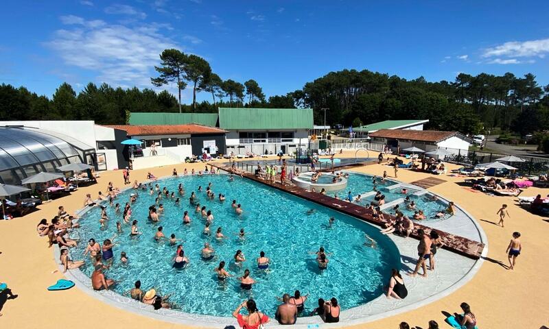 Camping Les Pins Village Vacances 2*